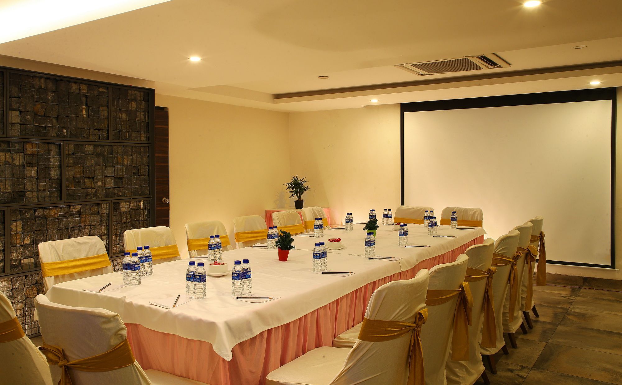 The Royale Senate Race Course, Bangalore Exterior foto